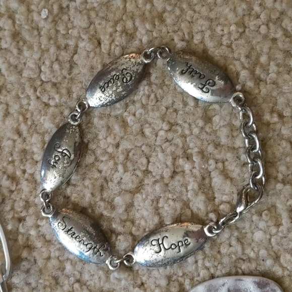 New with Tags Belk Silver Necklace with Encouraging Words Bracelet - Picture 2 of 3